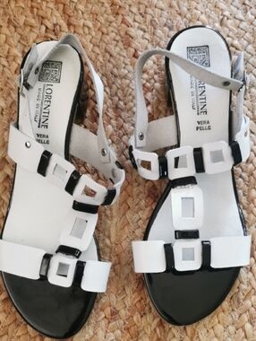 Womens Lorentine 🇮🇹 Black/White Block Design Tstrap Sandals. Size 41 or 9.5